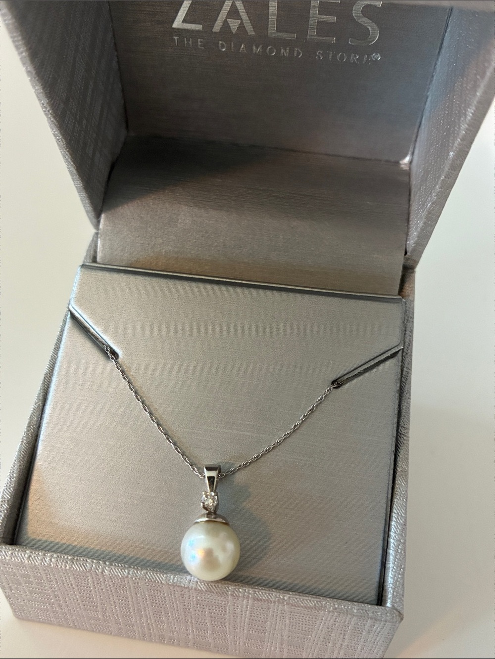 Genuine 14k white gold pearl with real diamond pendant, neck necklace